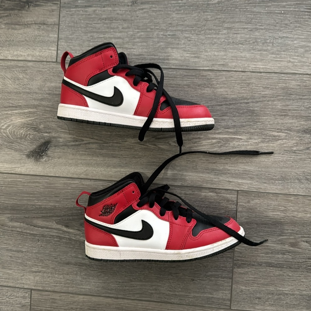 Nike Jordan 1 kids size 2. Only worn a few times